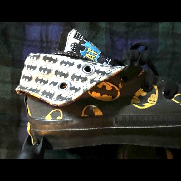 Collectors Batman ‘89 Converse + Toy - Picture 12 of 13